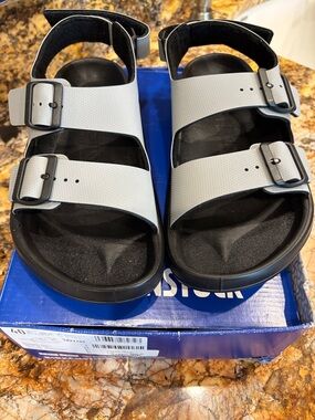 NWT- Birkenstock  sandals Mogami Terra sandals